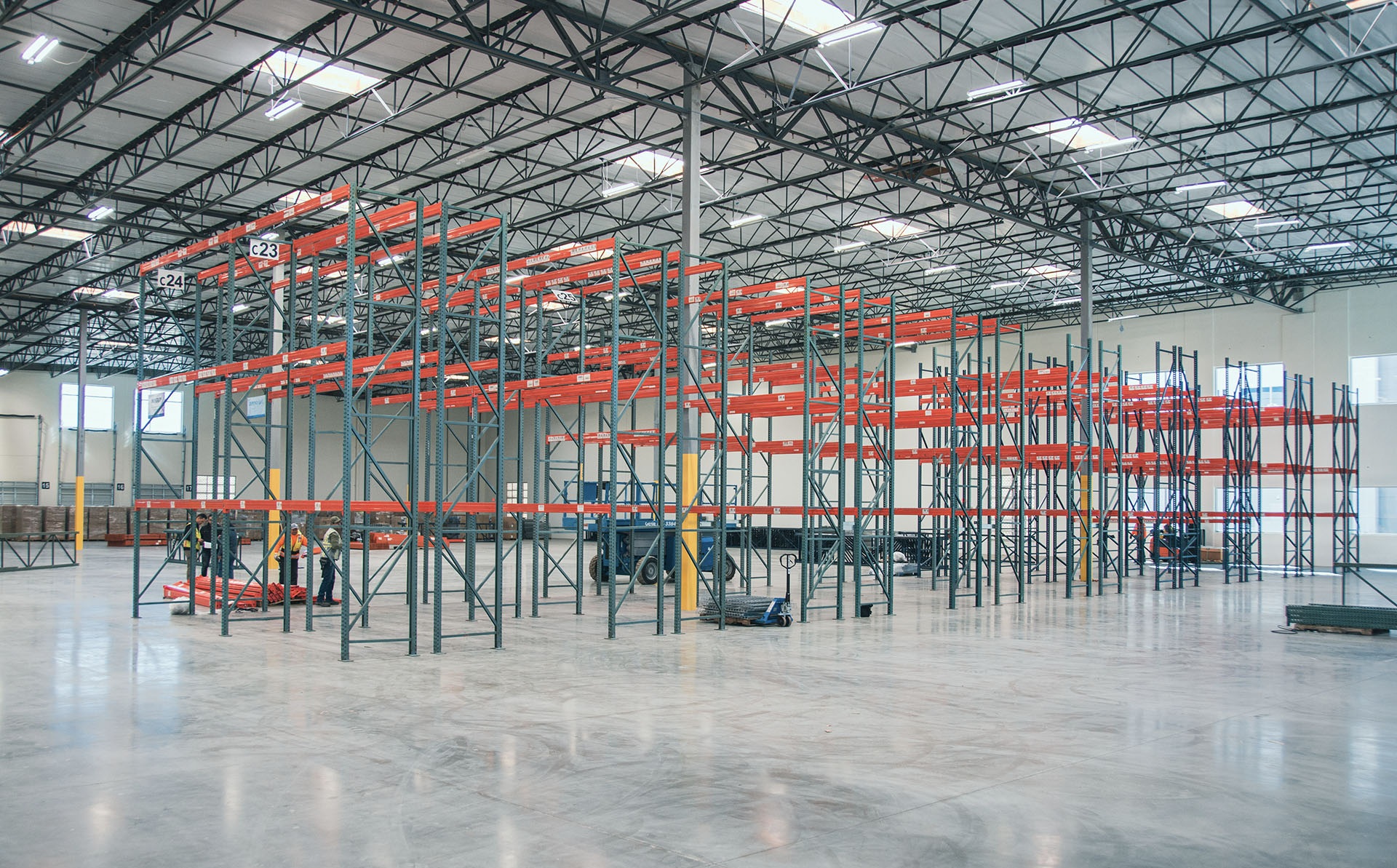 Selective racking with wire decking